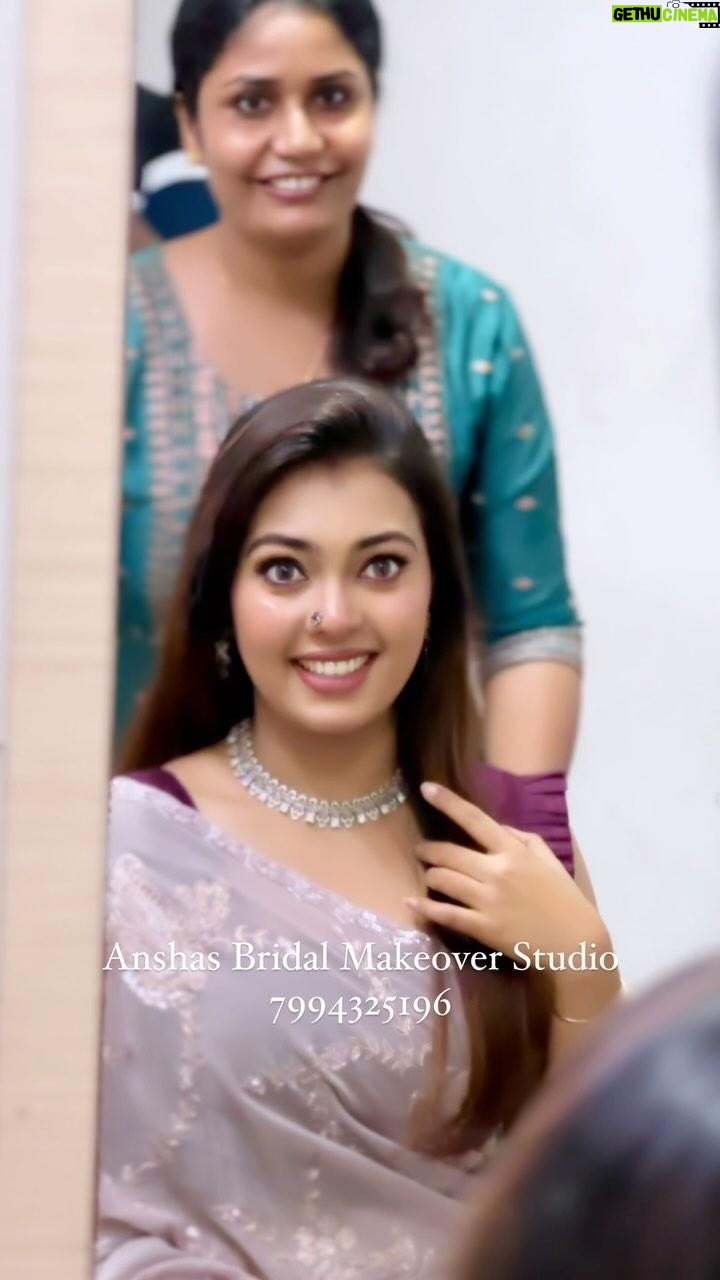Mridula Vijay Instagram - Actress @mridhulavijai Ad for👗 @fashioncafebypulimoottilsilks @yuvakrishna_official @dwanikrishna_official @pulimoottilonline @senthurmurugan #celebrity #mridhulavijay #adshoot #makeupartist Kollam