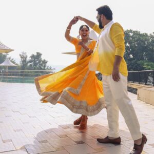 Mrunmayee Deshpande Instagram - @gautamideshpandeofficial and @swanandtendulkar  haldi! What a ball 🪩

📸: @nishantdeshpande11 
Styled by @k2fashioncloset 
Designed by @vaanis_official