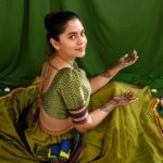 Mrunmayee Deshpande Instagram – ❤️

@k2fashioncloset @ketaki_ashish @sarrikaaaaaa 
.
.
.
.
.
.
#fashion #style #love #instagood #like #photography #beautiful #mrunmayeedeshpande #mehndi #mehendidesign