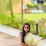 Mrunmayee Deshpande Instagram – #retro 
Pc – @swanandtendulkar 
#saree #sareelove