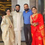 Mrunmayee Deshpande Instagram - Ubhayantaa nnaa ashirwaad.. vagaire.. vagaire.. ( Baaki house party madhe... 😄 ) May loads and loads of love keep you happy & healthy all life long @gautamideshpandeofficial @swanandtendulkar ❤️ @mrunmayeedeshpande @swapnilrao11 I love you both and you know it!!! 😘😘 @sarangsathaye thank you for the shoe tips 😄 Last pic clicked by the sweetest @nikmahajan 🫠😍🤗 . I am wearing my favorite @mantramugdha_sarees ❤️ . . #extendedfamily #lilone #gothitched #weddingseason #weddings #indianwedding #Sukhada #SukhadaKhandkekar #mrunmayideshpande #gautamideshpande #stayblessed