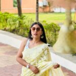 Mrunmayee Deshpande Instagram – #retro 
Pc – @swanandtendulkar 
#saree #sareelove