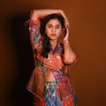 Mrunmayee Deshpande Instagram – 🤎
.
.
.
.
.
@nehachaudhary_ 
Outfit: @amroodindia
Makeup: @sujatakadam_ 
Hairstyle: @snehakelkar906
Pic: @sarrikaaaaaa