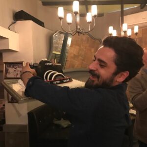 Murat Eken Instagram - iki gün gecikmeli de kutlasak, iyi doğdun kardeş.. o güzel kahkahan yüzünden eksik olmasın :)
#haberim #yokmuş #gibi #selfie 
#doomgünüpastamcanon