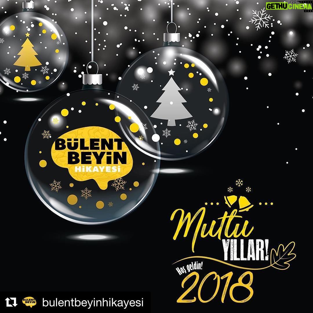 Murat Eken Instagram - #Repost @bulentbeyinhikayesi (@get_repost) ・・・ Bol tiyatrolu, biraz komik, aşırı keyifli, eee... tabi mutlu. Sizlerle bizlerle keyifli bir yıl dileriz!🎄✨🎉 #bülentbeyinhikayesi #mutluyıllar #hoşgeldin2018 #yeniyıl #merrychristmas #newyear #happynewyear