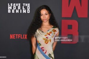 Myha'la Instagram - ladies and gentlemen.. her. 

Buss down by @codyaainey 
Beat by @tuddynana 
Snatch by @treasuresofnyc 
Genes by @beautyandthegarden 

Sos, inches got me acting different 👉🏾👈🏾🥲💗

Anywayyy sooo Leave the World Behind is in theaters now and on @netflix Dec 8