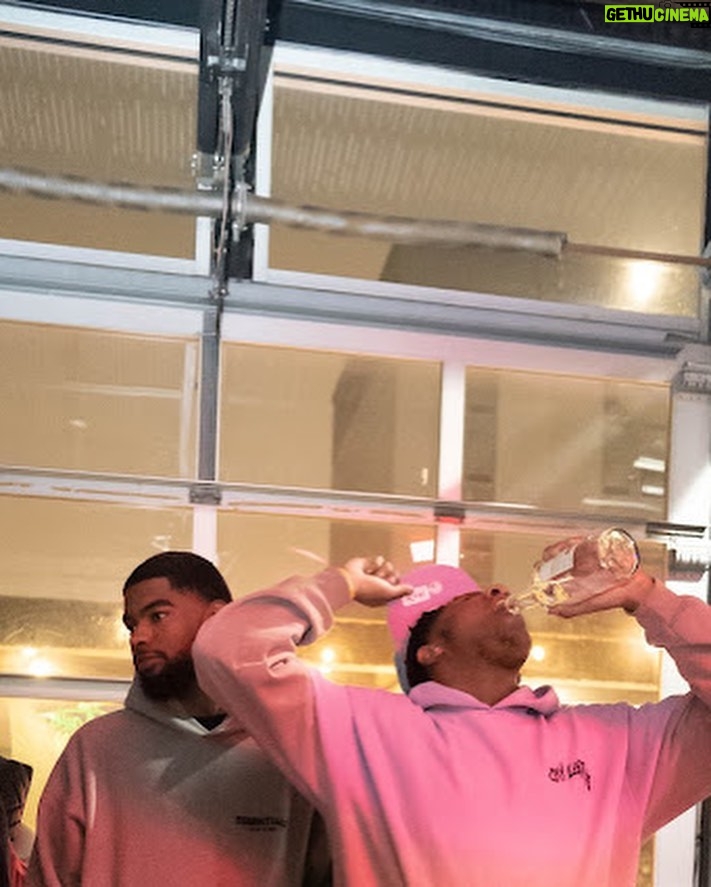 Myles Truitt Instagram - ππ°π±π±π¦π₯ π°πΆπ΅ ππ―π₯π’ ππππ Suite Food Lounge