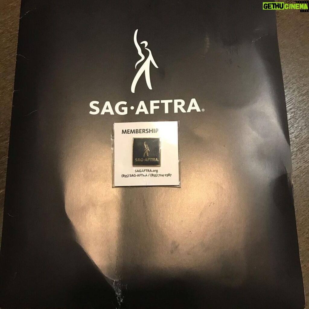 Mylo Uschold Instagram - Tag and a packet guess makes me Official!! Thank you SAG!
