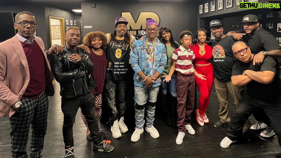 Mylo Uschold Instagram - Hey everyone I am on a new sitcom UNCLE NORVILLE created by @mannrobinson - coming out soon! Be on the look out! Cast is ME! @lavarwalker @torreihart @cocoabrownonefunnymomma @gippgoodie @ayonatheartist
