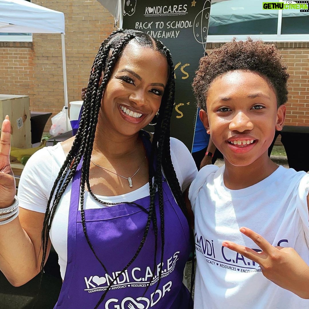 Mylo Uschold Instagram - Out here helping the community out one backpack at a time! Thanks to @kandi @mamajoyce1_ and @goodrco for letting us volunteer with all these great people! #eastpoint #atlanta #backpack #community Atlanta, Georgia