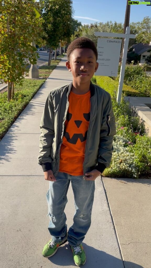 Mylo Uschold Instagram - Unity Day 🧡 PLEASE STOP BULLYING 🎃 scaring the bullies away ORANGE is to show unity for kindness, acceptance, and inclusion and to send a visible message that no child should ever experience bullying. Los Angeles, California