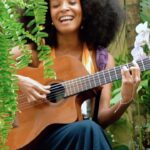 Nabiyah Be Instagram – Humility. That’s what singing this song brings me back to. Humility to know none of us are immune to the probable confusion and lack of clarity that can come with walking in this human experience. How about you? Full video on my TikTok.
–
Humildade. É isso que essa canção me remete. Humildemente pra saber que ninguém é imune á provável confusão e perda de clareza que atravessar essa experiência humana pode nos trazer. E você? Vídeo completo no meu TikTok.

Video: @mariadelagala