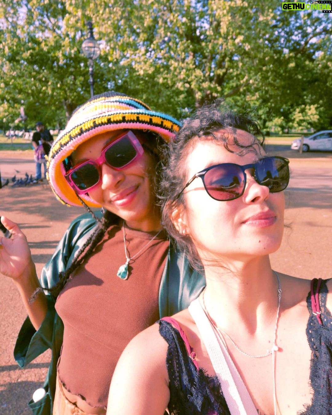 Nabiyah Be Instagram - Beans on toast, please! Now featuring: “ stranger on the stage” and “infrared secret coding” :) London