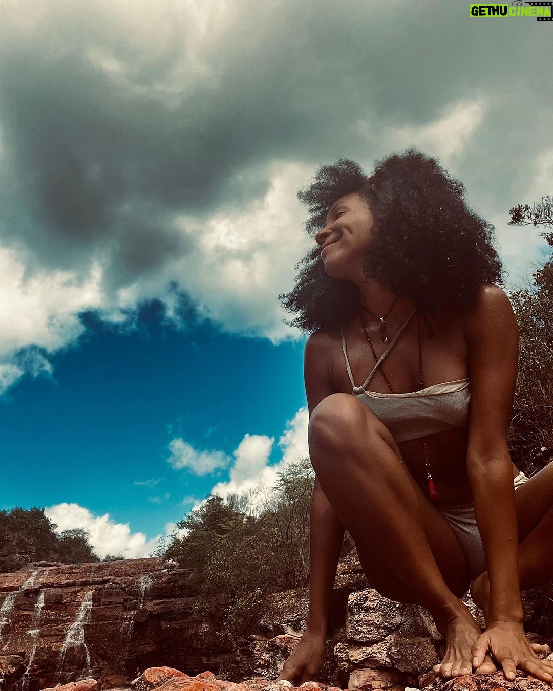 Nabiyah Be Instagram - 4 months in Brazil. Half a pregnancy.