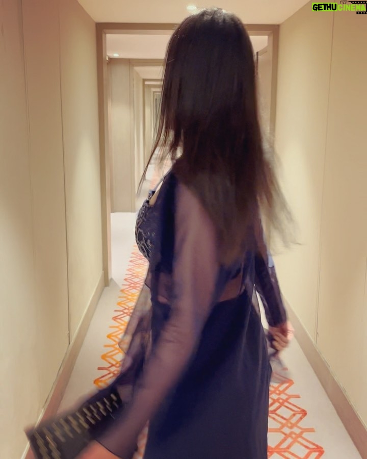 Namita Dubey - 36.6K Likes - Still committed to the Mauja hi Mauja era of my life on celebratory days.
This jalpari-ish outfit by @sohabyharleenandsona 🧜♀️
Photos @pranavb26 :)