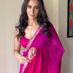 Namita Dubey Instagram - Quick dedication to this embellished version of myself. Big gratitude and chunk of love to: Make up: @niyati_kothari Styling: @shefalideora_ Hair: @pratikshamuchandikar Photos/direction : @pehelaggarwal Saree: @dhruvipanchallabel Jewellery: @labelpoojarohra