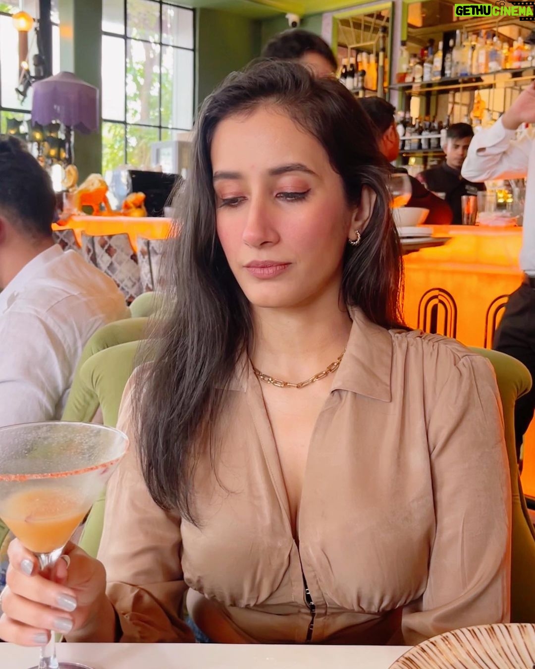 Namita Dubey - 41.8K Likes - Please be mature enough to understand that life is only about one good day at a time. Bas.
Wohi kar rhe hai.