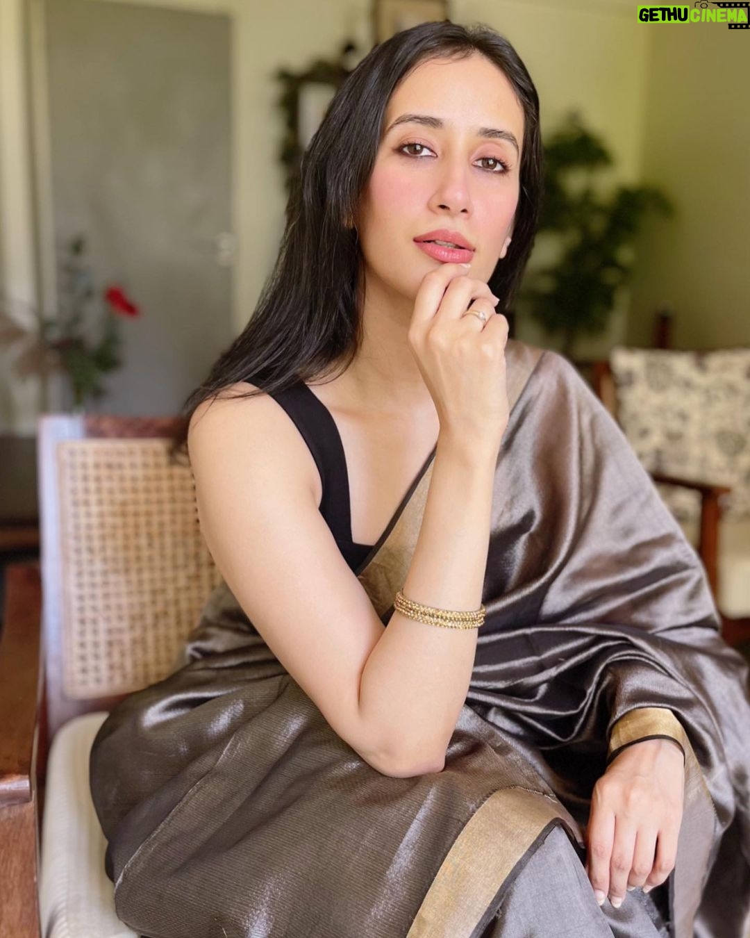 Namita Dubey - 32.1K Likes - All kinds of discussion are hereby decimated because mummy’s saree >>>>🫶🥹