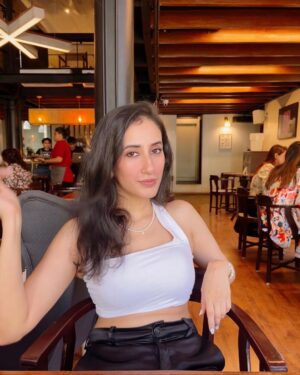 Namita Dubey Instagram - My face has been tutored and refined by food 🍬🍭🍸

Photos @pranavb26 
📍@kmcmumbai