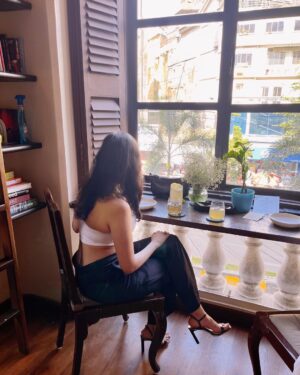 Namita Dubey Instagram - My face has been tutored and refined by food 🍬🍭🍸

Photos @pranavb26 
📍@kmcmumbai