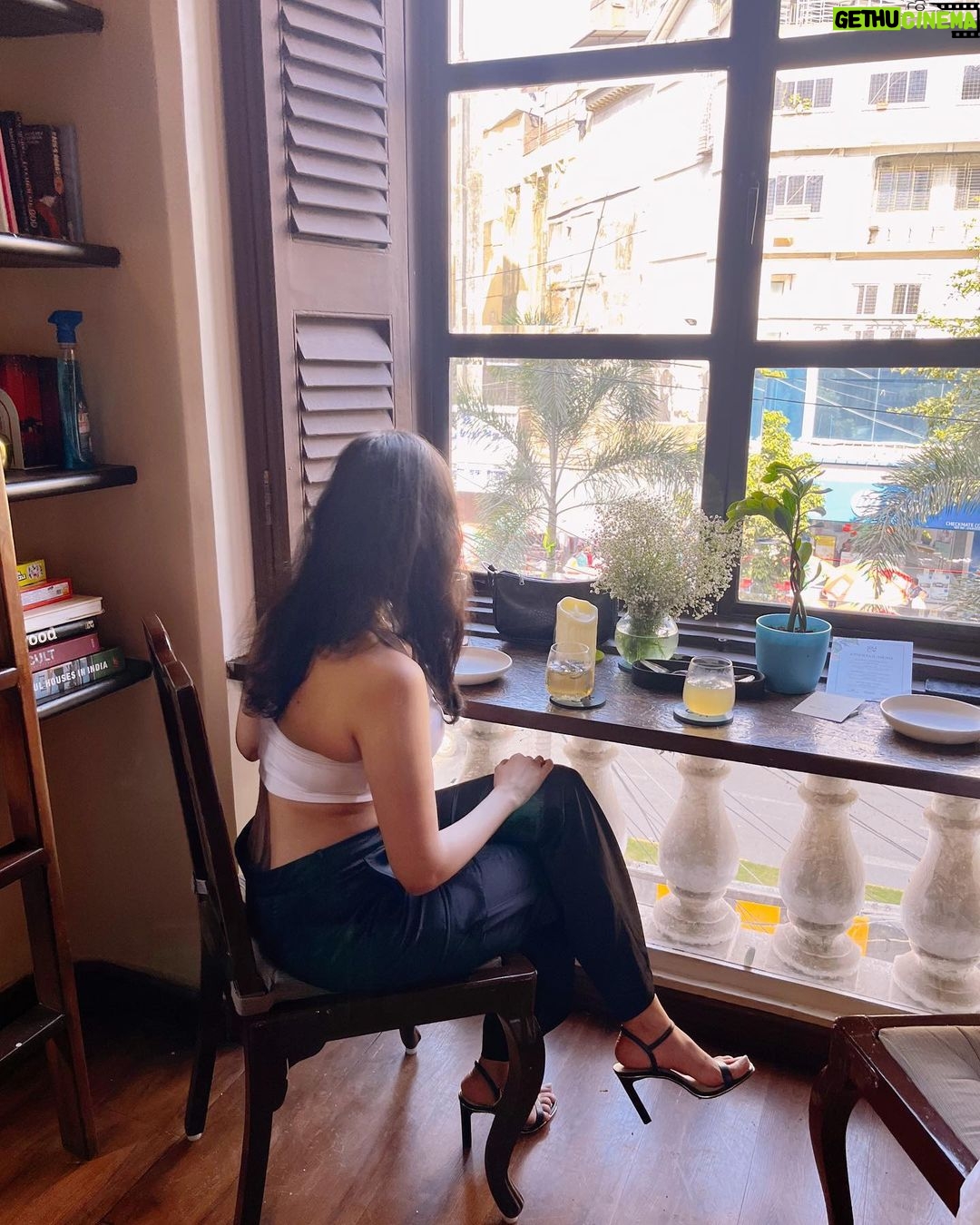 Namita Dubey - 57.8K Likes - My face has been tutored and refined by food 🍬🍭🍸
Photos @pranavb26
📍@kmcmumbai