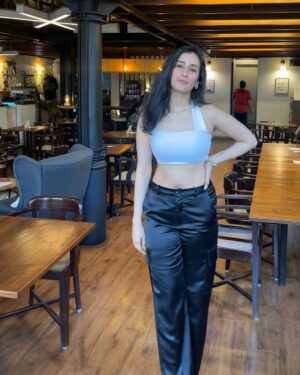 Namita Dubey Instagram - My face has been tutored and refined by food 🍬🍭🍸

Photos @pranavb26 
📍@kmcmumbai