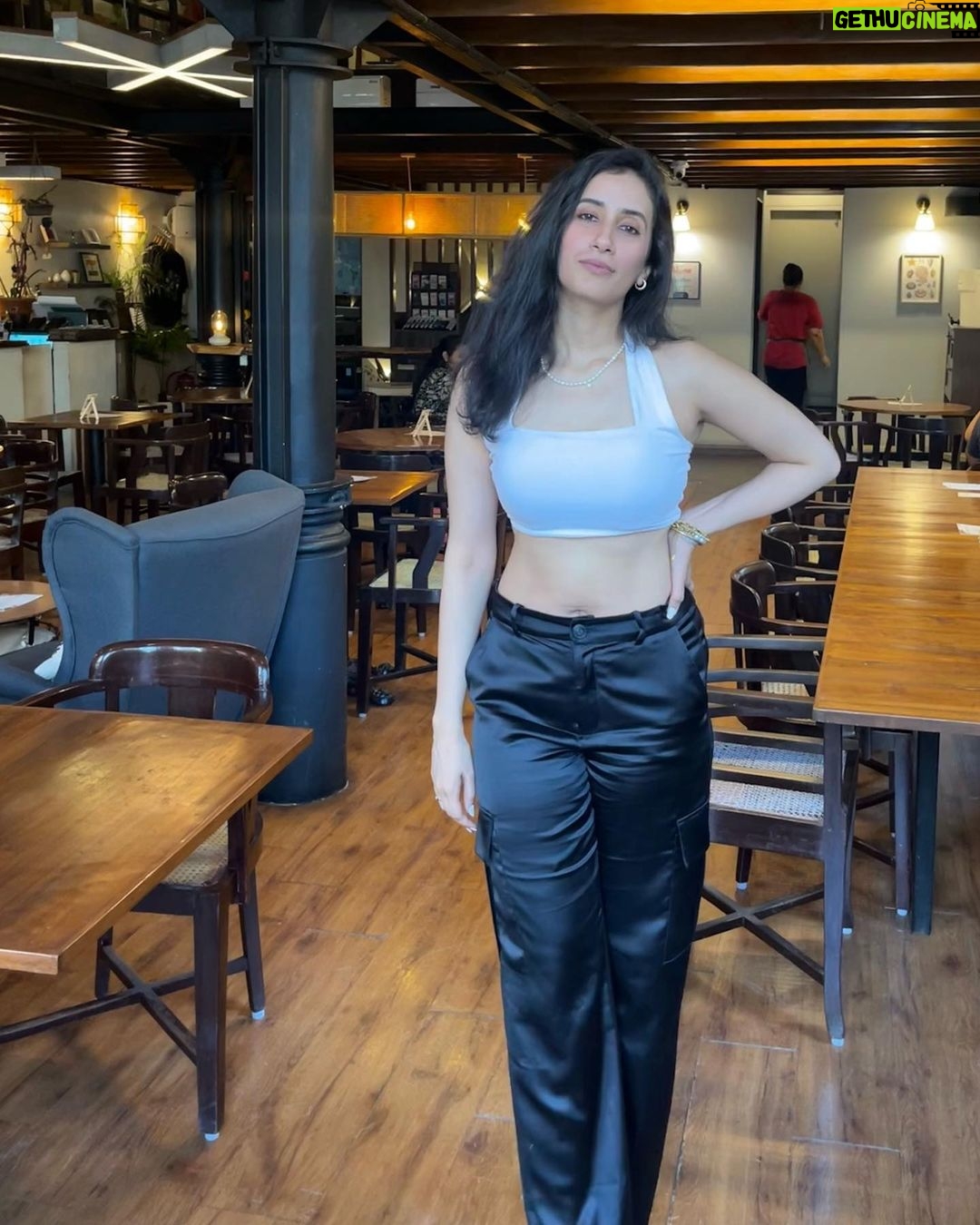 Namita Dubey - 57.8K Likes - My face has been tutored and refined by food 🍬🍭🍸
Photos @pranavb26
📍@kmcmumbai