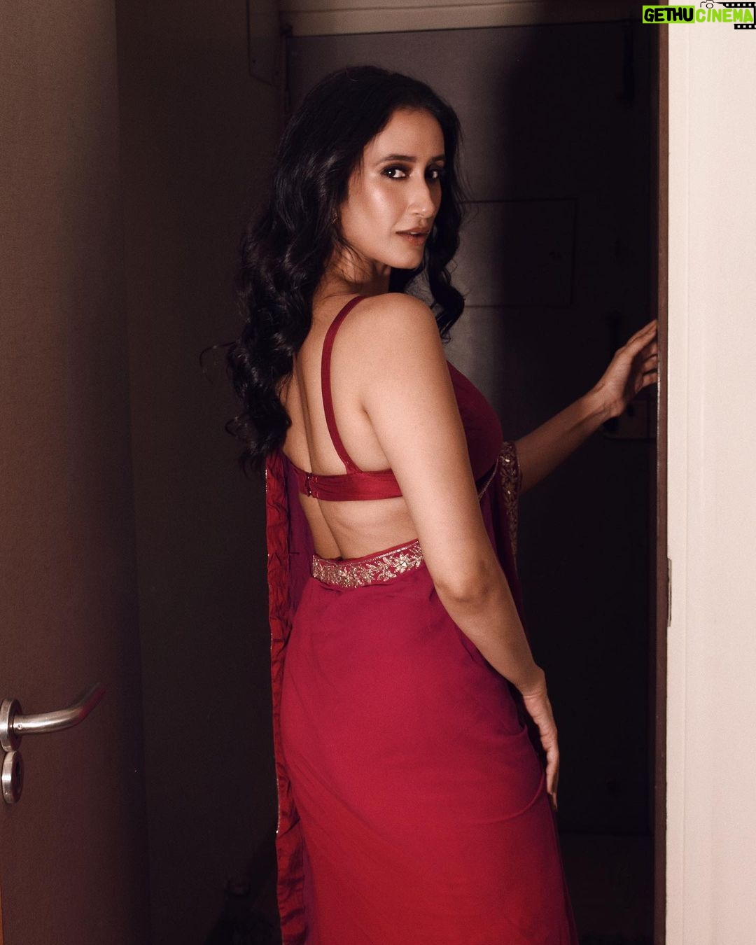 Namita Dubey - 44.2K Likes - Engineering chance encounters with Dhairya, in the world of Aspirants 🫶
Photos: @pehelaggarwal
Makeup Artist: @niyati_kothari
Hair: @pratikshamuchandikar
Stylist: @shefalideora_
Saree: @dhruvipanchallabel
Jewellery: @labelpoojarohra