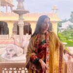 Namita Dubey Instagram - tête-à-tête with Jaipur + my feeble attempt to ape the persona of the city. Outfit: @saundhindia PR: @alphabetmedia