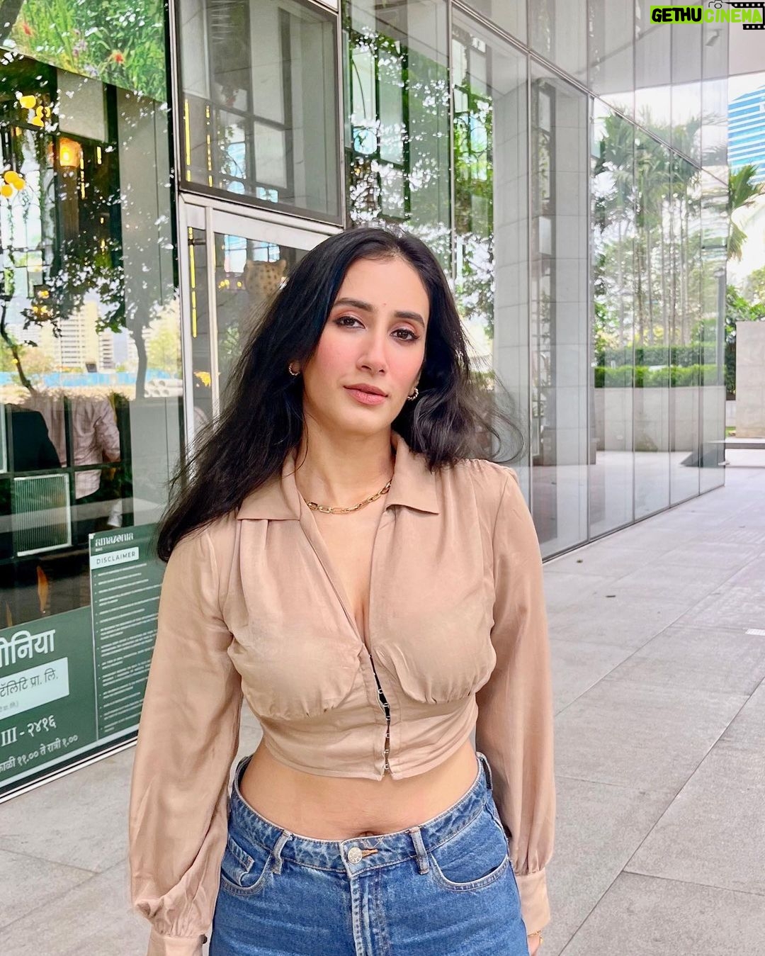 Namita Dubey - 41.8K Likes - Please be mature enough to understand that life is only about one good day at a time. Bas.
Wohi kar rhe hai.