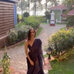 Namita Dubey Instagram - My outfit superseding my nondescript personality Saree: @amrtaofficial ✨