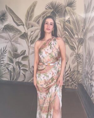 Namita Dubey Instagram - I could get used to this Susegad concept of living- a snug Goa terminology which I picked up during my stay at @thewestingoa ——being taken care of is actually the best form indulgence.

Though in these photographs I have just hijacked all the pretty corners whilst strolling around 😍

Location: @thewestingoa 
PR: @studio.shibui 
Outfit: @tizzi.official