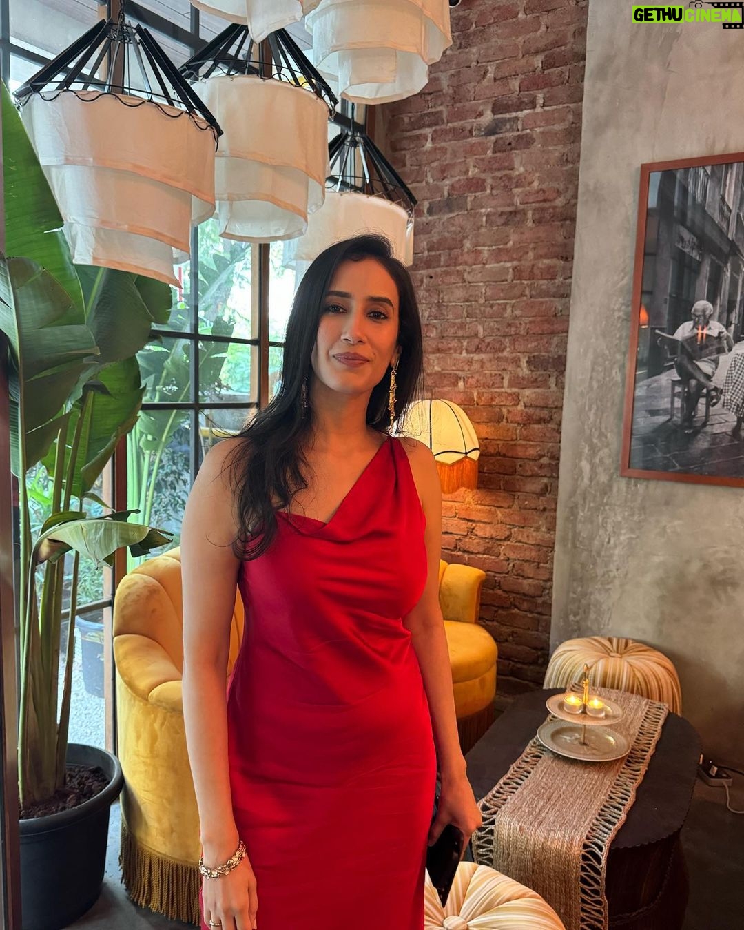 Namita Dubey - 118.9K Likes - That birthday of life where I’m right at the fulcrum of growing maturity+existential crisis in equal measures. Funny, interesting, pointless and a whirlwind- life is good.
A stray realisation is that 🧿🧿🧿 is the best emoji for all of us. (I did mention maturity at the outset)
Thank you for all the birthday love errbody 🤍