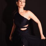 Namita Dubey Instagram - Thoda sa Mahaul for Aspirants because it’s making a dent in hearts 🖤 #AspirantsonPrime Photos: @pehelaggarwal Make up Artist: @niyati_kothari Hair: @pratikshamuchandikar Styling: @shefalideora_ Outfit: @anshikatakofficial Jewellery: @anantayabymani @twylatreasures Assitant stylist: @esha_baldota