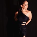 Namita Dubey Instagram - Thoda sa Mahaul for Aspirants because it’s making a dent in hearts 🖤 #AspirantsonPrime Photos: @pehelaggarwal Make up Artist: @niyati_kothari Hair: @pratikshamuchandikar Styling: @shefalideora_ Outfit: @anshikatakofficial Jewellery: @anantayabymani @twylatreasures Assitant stylist: @esha_baldota