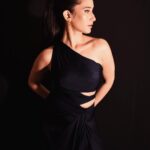 Namita Dubey Instagram - Thoda sa Mahaul for Aspirants because it’s making a dent in hearts 🖤 #AspirantsonPrime Photos: @pehelaggarwal Make up Artist: @niyati_kothari Hair: @pratikshamuchandikar Styling: @shefalideora_ Outfit: @anshikatakofficial Jewellery: @anantayabymani @twylatreasures Assitant stylist: @esha_baldota