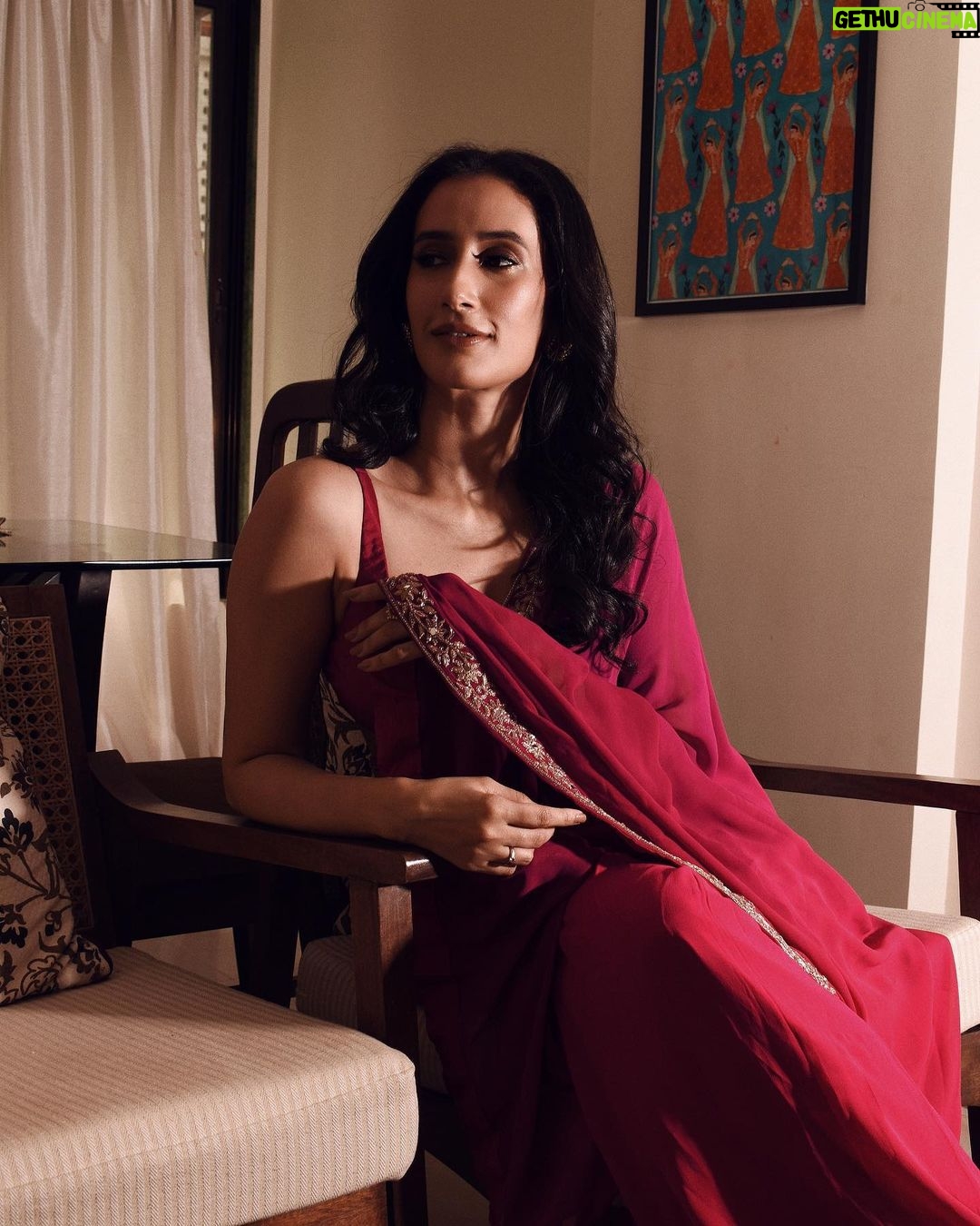 Namita Dubey - 44.2K Likes - Engineering chance encounters with Dhairya, in the world of Aspirants 🫶
Photos: @pehelaggarwal
Makeup Artist: @niyati_kothari
Hair: @pratikshamuchandikar
Stylist: @shefalideora_
Saree: @dhruvipanchallabel
Jewellery: @labelpoojarohra