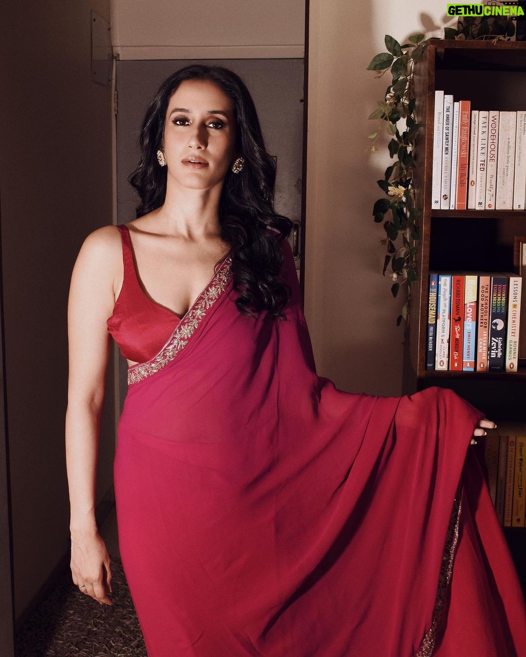 Namita Dubey - 44.2K Likes - Engineering chance encounters with Dhairya, in the world of Aspirants 🫶
Photos: @pehelaggarwal
Makeup Artist: @niyati_kothari
Hair: @pratikshamuchandikar
Stylist: @shefalideora_
Saree: @dhruvipanchallabel
Jewellery: @labelpoojarohra