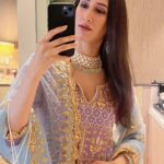 Namita Dubey Instagram - Anarkali ka phone tha, ice cream khaana Bahut zaroori hai 🍦 IYKYK :) Anarkali @gulabo_jaipur Jewellery @sonisapphire