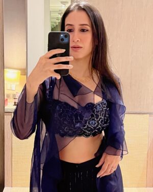 Namita Dubey Instagram - Still committed to the Mauja hi Mauja era of my life on celebratory days.

This jalpari-ish outfit by @sohabyharleenandsona 🧜‍♀️
Photos @pranavb26 :)