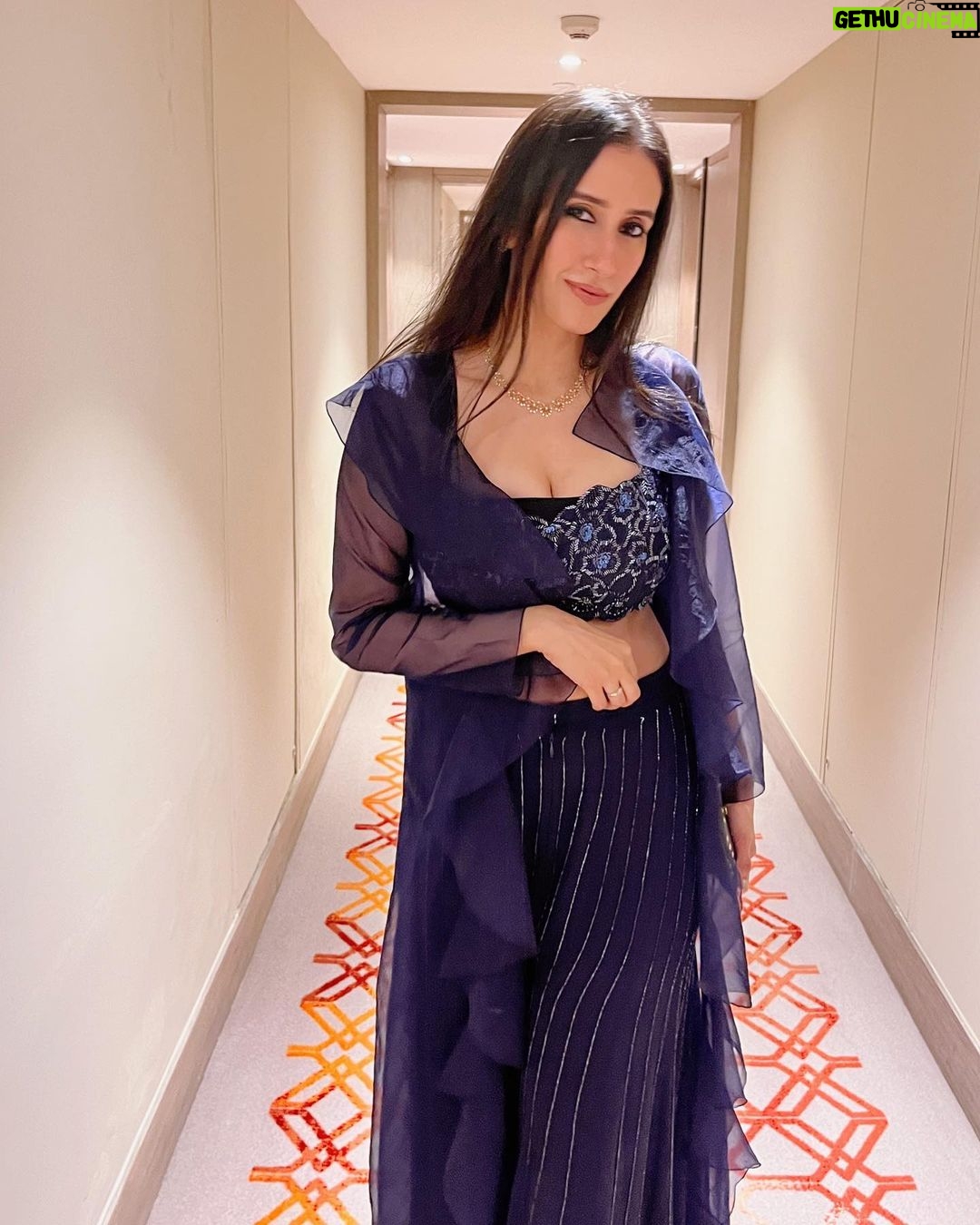 Namita Dubey - 36.6K Likes - Still committed to the Mauja hi Mauja era of my life on celebratory days.
This jalpari-ish outfit by @sohabyharleenandsona 🧜♀️
Photos @pranavb26 :)