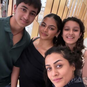 Namrata Shirodkar Instagram - It’s a family date 😍😍😍the first of 2024 ♥️♥️♥️love love and more love .. starting this year on a love note ♥️♥️♥️♥️ #gratitude #siblingsquad Dubai, United Arab Emirates