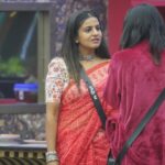 Namratha Gowda Instagram - Minds are like flowers, they only open when the time is right!!🤠 @colorskannadaofficial @officialjiocinema Jewellery: @kashi_jewellery_ Saree: @attitude_designer_studio Blouse: @vishishtadesignerstudio Styling: @likitha_suresh_ #bbk10 #biggboss #season10 #colorskannada #jiocinema #namarathagowda #relentkreationz