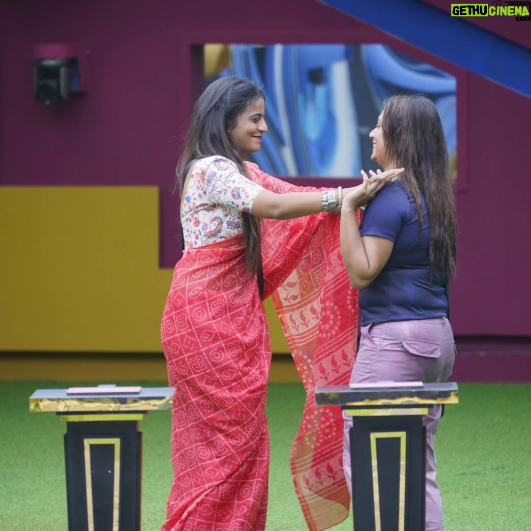 Namratha Gowda Instagram - Minds are like flowers, they only open when the time is right!!🤠@colorskannadaofficial @officialjiocinema Jewellery: @kashi_jewellery_ Saree: @attitude_designer_studio Blouse: @vishishtadesignerstudio Styling: @likitha_suresh_ #bbk10 #biggboss #season10 #colorskannada #jiocinema #namarathagowda #relentkreationz