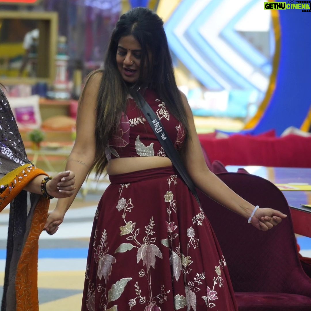 Namratha Gowda Instagram - Nammu slaying the style game like a queen π @colorskannadaofficial @officialjiocinema Outfit: @sck_designer_studio Styling: @likitha_suresh_ #bbk10 #biggboss #season10 #colorskannada #jiocinema #namarathagowda #nammu #relentkreationz