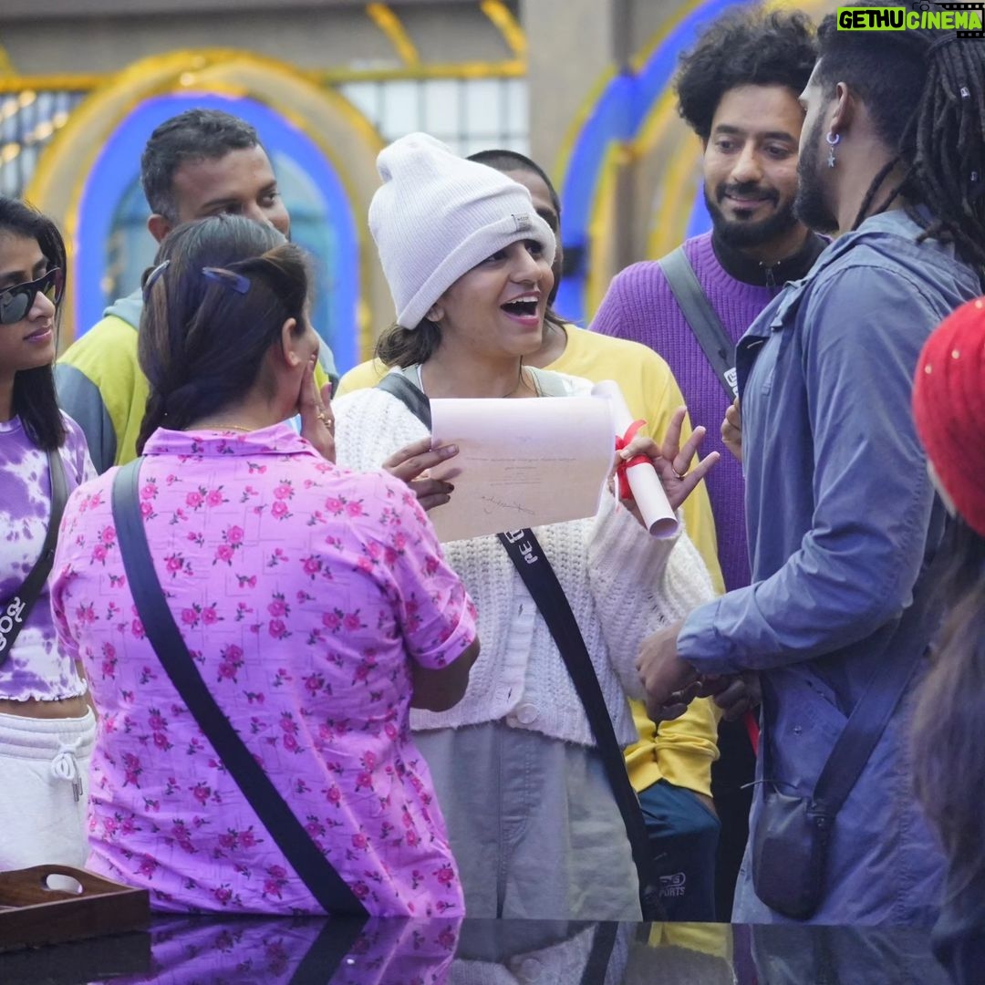 Namratha Gowda Instagram - @kichchasudeepa sir can't thank you enough for making Namratha feel so good!! She enjoyed every bit of the food as well!! And yes Namratha is geared up for the Finaleee!!! All the very best Nammu❤️🪬 @colorskannadaofficial @officialjiocinema #bbk10 #biggboss #season10 #colorskannada #jiocinema #relentkreationz #namarathagowda