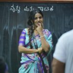 Namratha Gowda Instagram - ನಾಟ್ಯ - ನೃತ್ಯ ಹೇಳಿಕೊಟ್ಟ ನಮ್ಮ ನಮ್ರತಾ ಮೇಡಂ! ಹೇಗಿತ್ತು ನಮ್ಮ ಮಿಸ್ ಕ್ಲಾಸ್ ?? ತುಂಬಾ ಮನರಂಜನೆಯಾಗಿತ್ತು ಅಲ್ವಾ ?? @colorskannadaofficial @officialjiocinema Styling: @likitha_suresh_ Saree: @houseof.raadhya_sarees Blouse: @vishishadesignerstudio Earrings: @thespatika #bbk10 #biggboss #season10 #colorskannada #jiocinema #namarathagowda #relentkreationz