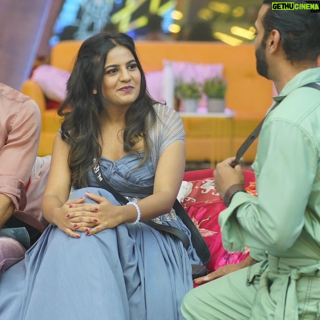 Namratha Gowda Instagram - Being Kind is Classy not weakness!!😉🧿 @colorskannadaofficial @officialjiocinema Wardrobe Courtesy: @amorabybindureddy Styling: @likitha_suresh_ #bbk10 #biggboss #season10 #jiocinema #namarathagowda #relentkreationz