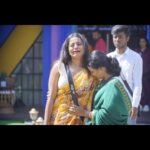 Namratha Gowda Instagram - Caption this WOW Moment!! Such a wonderful & emotional moment it was!!♥️ @colorskannadaofficial @officialjiocinema @manjula.srinivas.9484 Saree:@attitude_designer_studio Blouse:@vishishtadesignerstudio Styling:@likitha_suresh_ #bbk10 #biggboss #season10 #colorskannada #jiocinema #namarathagowda #relentkreationz
