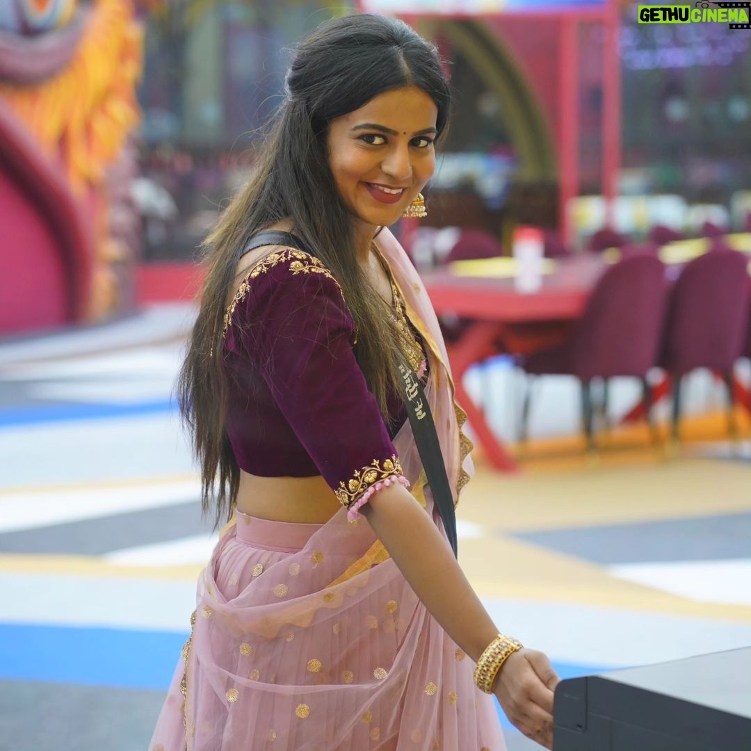 Namratha Gowda Instagram - Every Morning has a unique story. There are always some seeds of possibilities waiting to Sprout 🌱 Styling:@likitha_suresh_ Wardrobe:@kannadi_fashion_offical Jewellery: @thespatika #bbk10 #biggboss #season10 #colorskannada #jiocinema #namarathagowda #relentkreationz